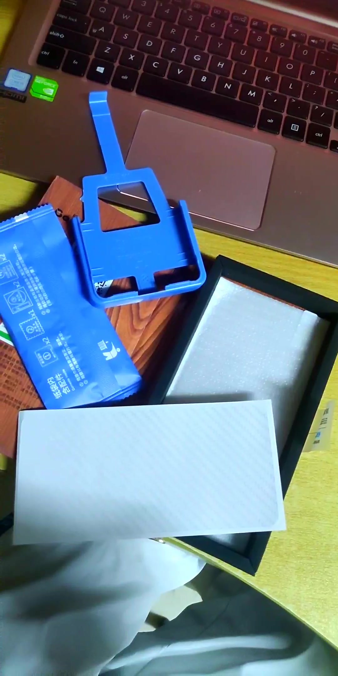 柏奈儿一加6钢化膜16手机膜蓝光防爆防指纹