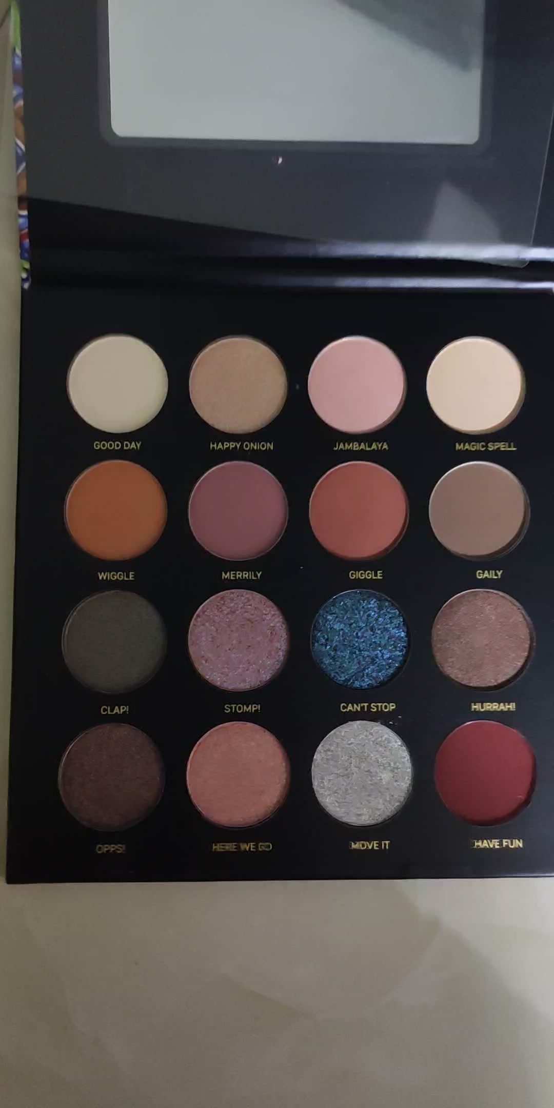 完美日记perfectdiary大英博物馆幻想家十六色眼影盘01爱神丘比特哑光