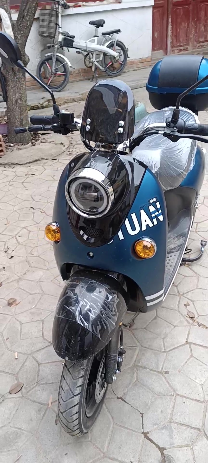 绿源电动车 电动轻便摩托车代步车时尚高端小龟王60v动力款 mh5 荧光