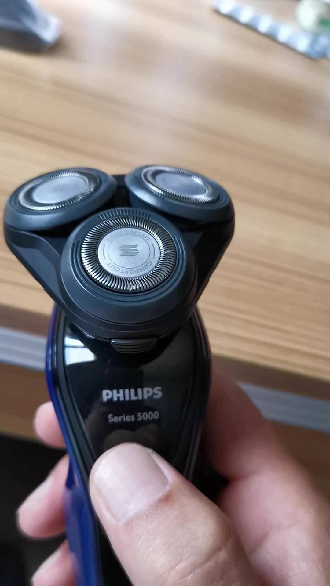 飞利浦(philips)电动剃须刀智能动力调节亲肤5系s5000升级快充版刮胡