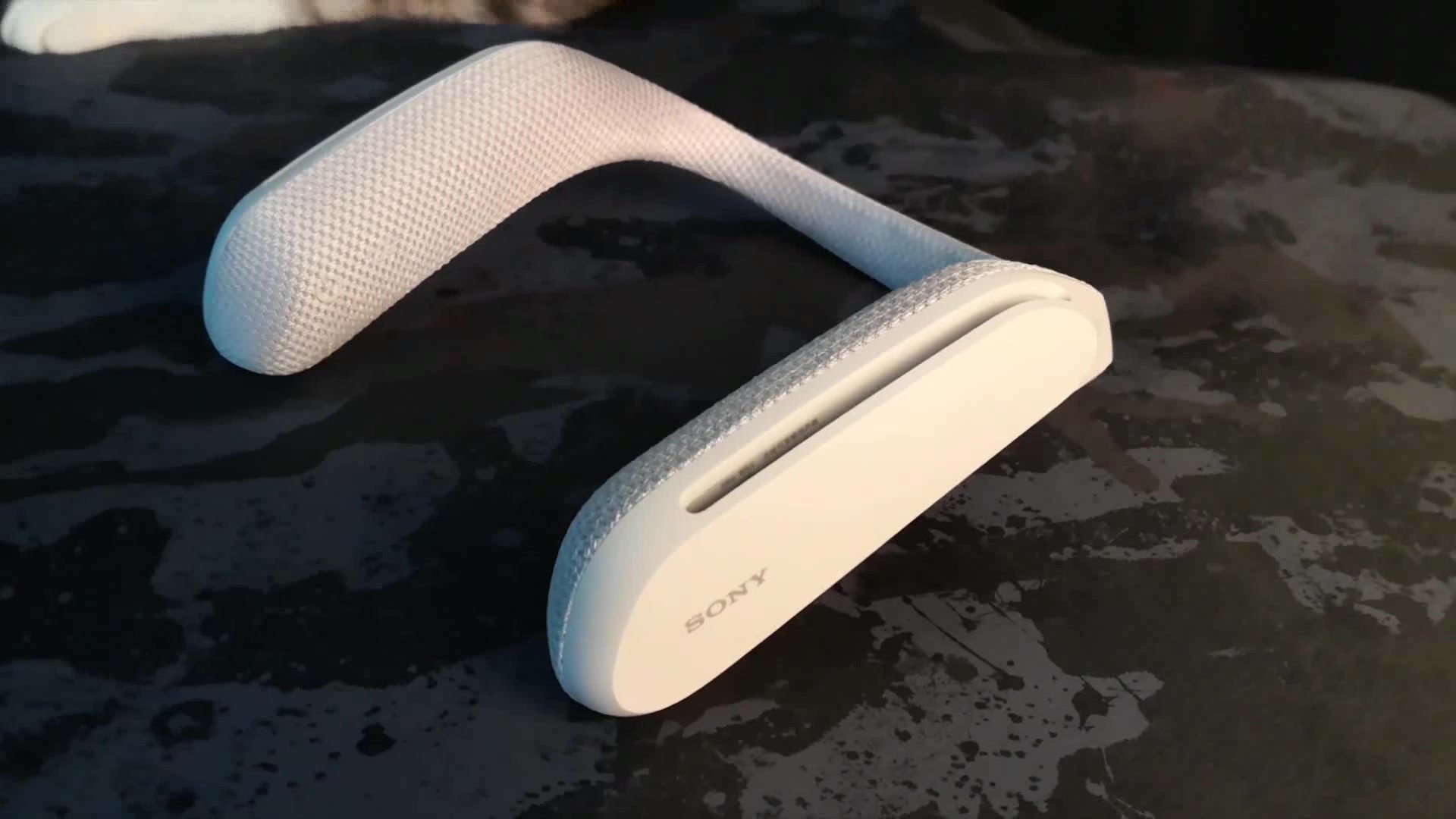 索尼sonysrsws1颈挂式无线音箱便携音响游戏机扬声器