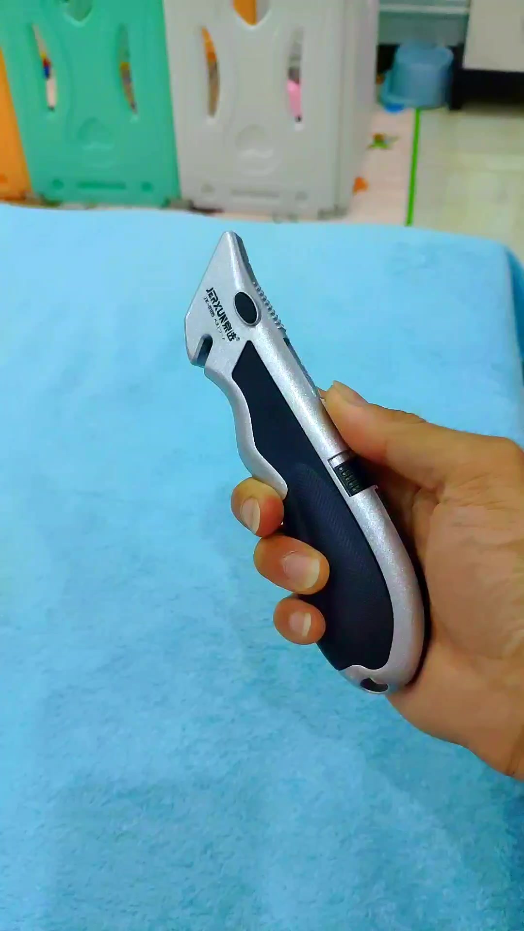 京选(jerxun)多功能电工刀折叠美工刀裁纸壁纸地毯电缆线扒皮剥皮开箱