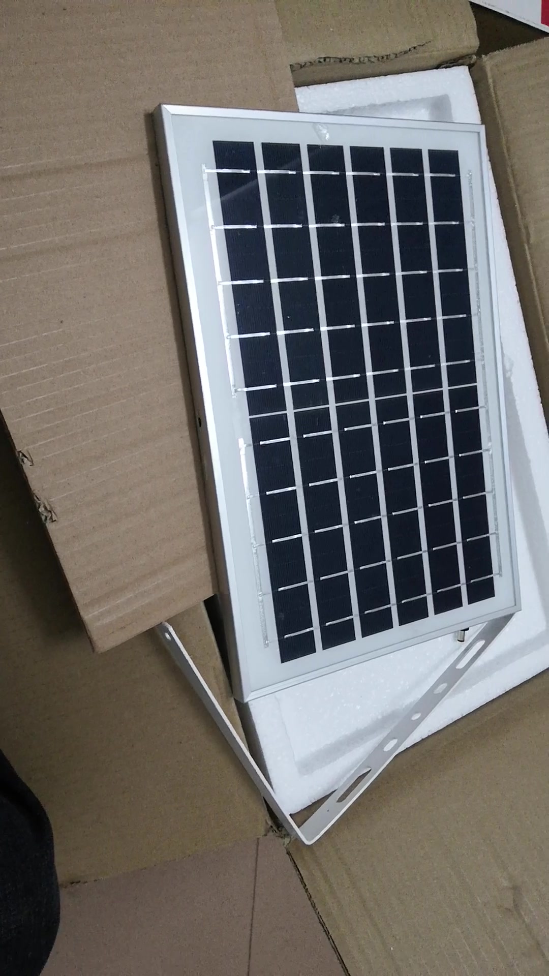 太阳能灯光控100w高配户外庭院灯球场室内led投光灯家用一拖一,一拖二